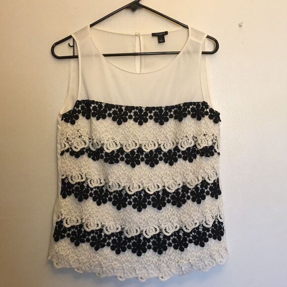 Ann Taylor Tops - Ann Taylor Sleeveless Blouse w/ Embroidered Front